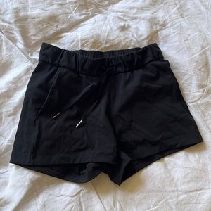 Lululemon on the fly shorts 2.5” size 2 black luxtreme